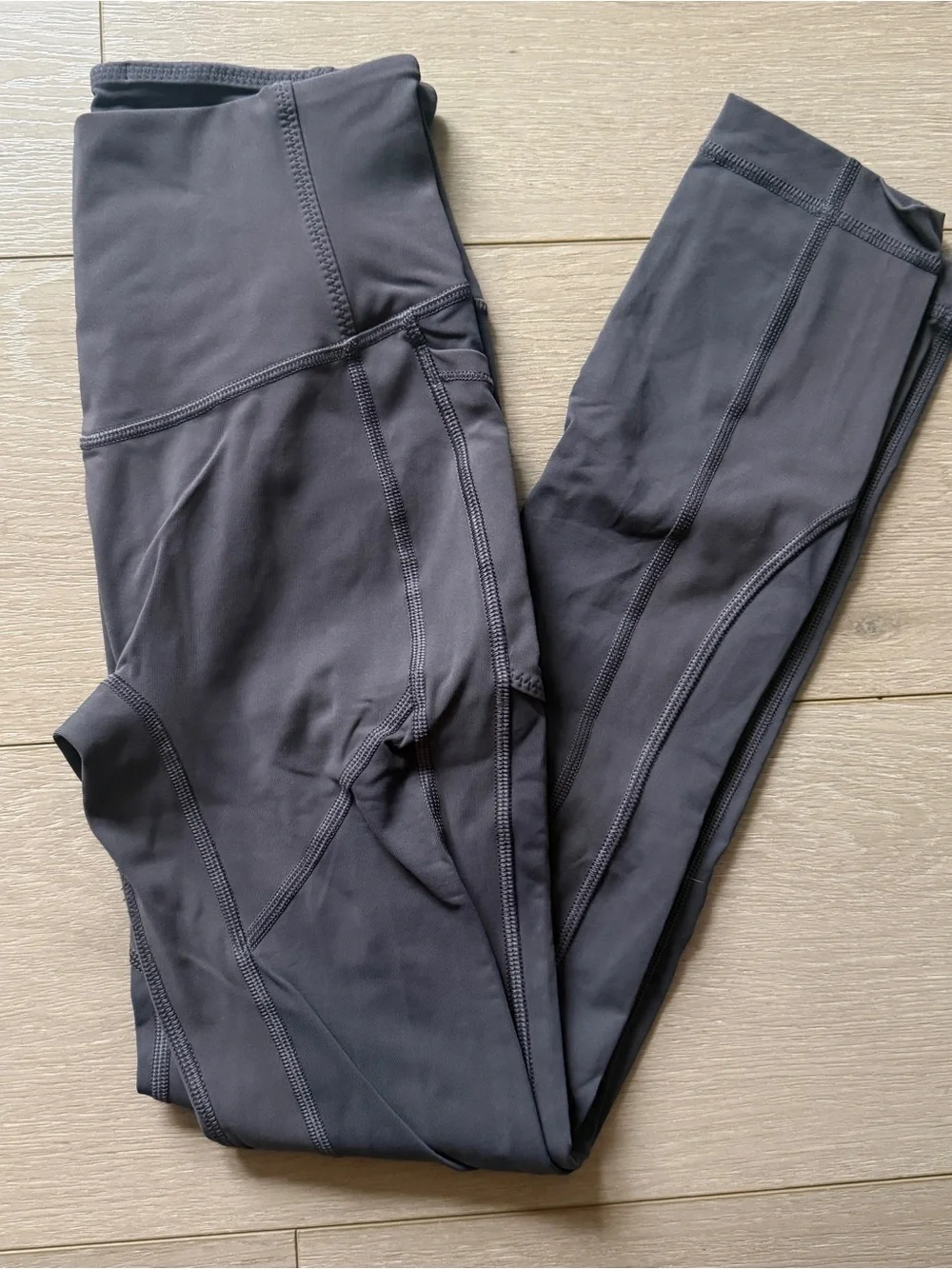 NWOT Lululemon All The Right Places 4